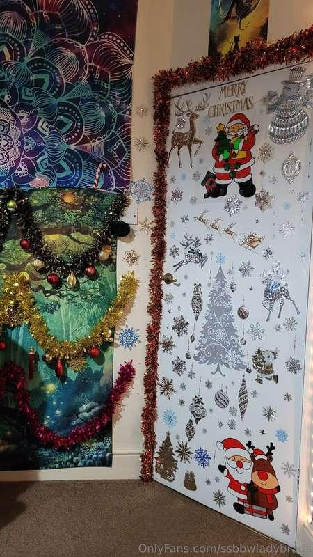 I have been getting my room ready for filming some Christmas..