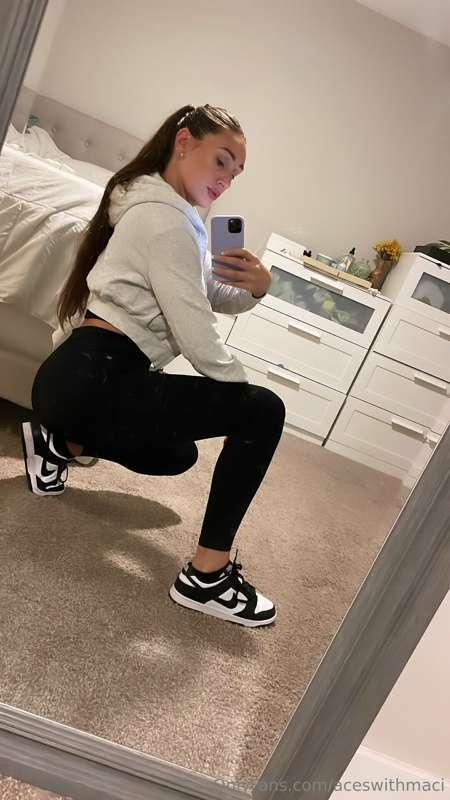 happy hump day baby, message me your evening plans 😜