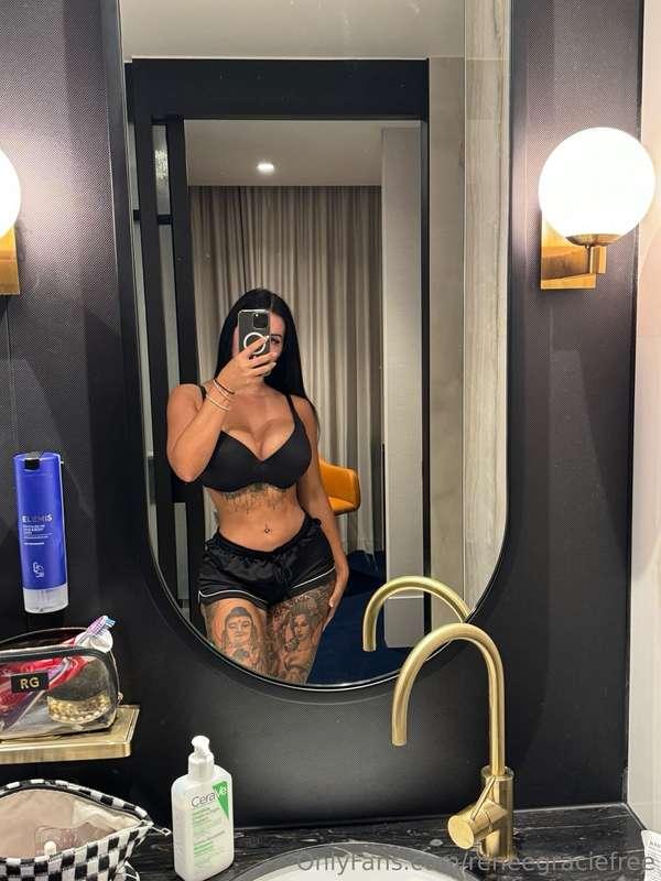 How does this mirror pic make you feel? 😛