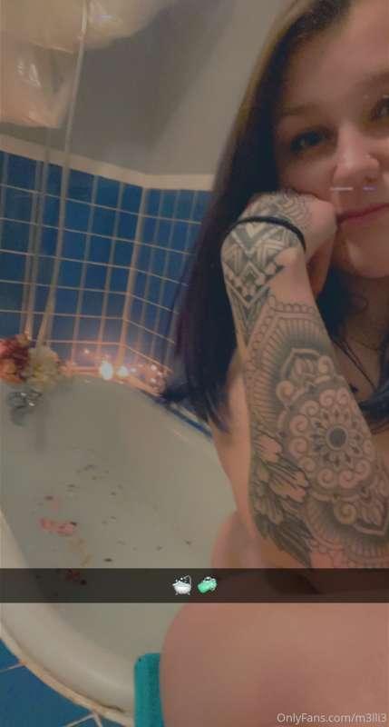 Who wants to take a bath with me? 😘