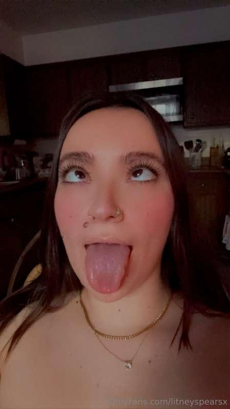 👁️👅👁️