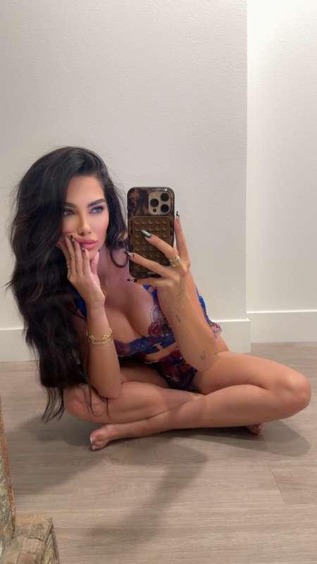 guess who’s making the mirror blush today? 🫶