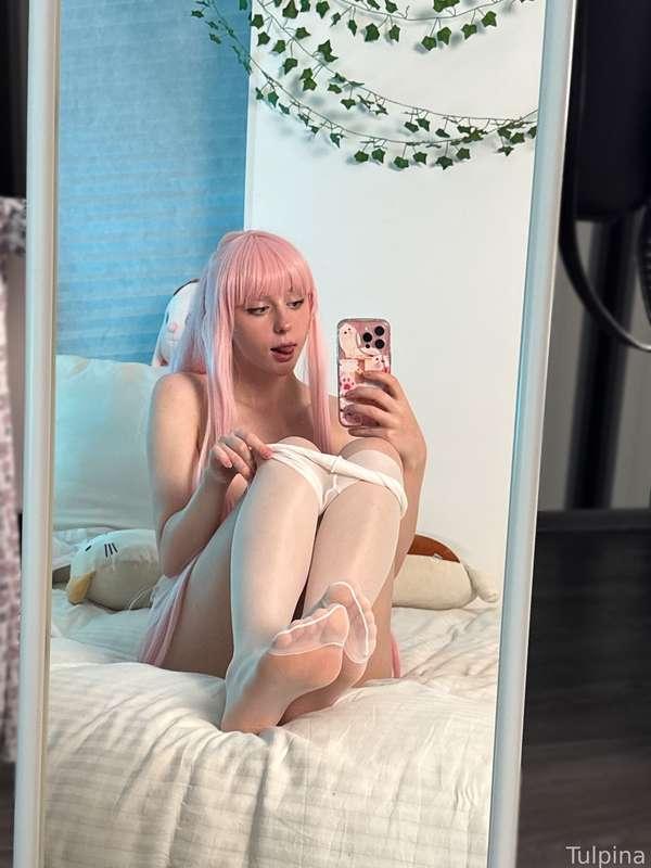 let me take it off for you~ eheh 💞


#cute #cosplay #nylons #nylonfetish #tights #feet #young #teen #pale #topless #tease