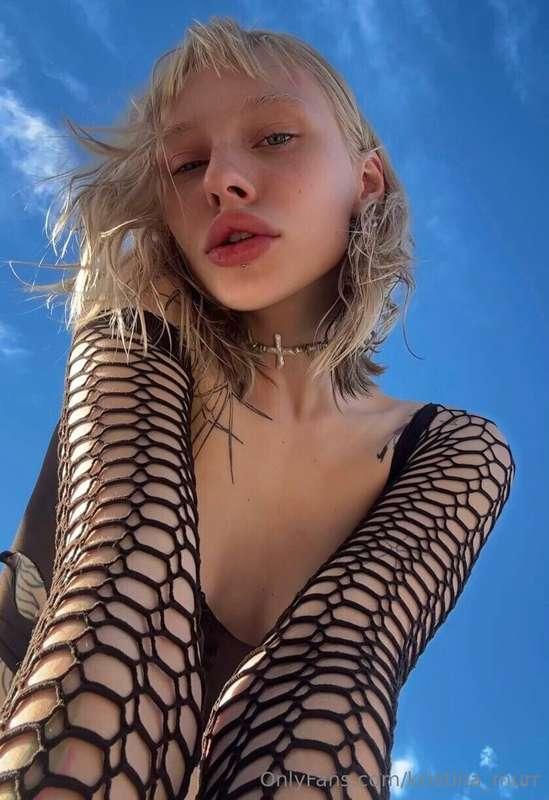 Hey theeere! Let's get to know each other! 💘I’m Kristina. If..