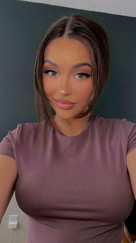 Casual selfie, but still the reason your heart skips a beat ..