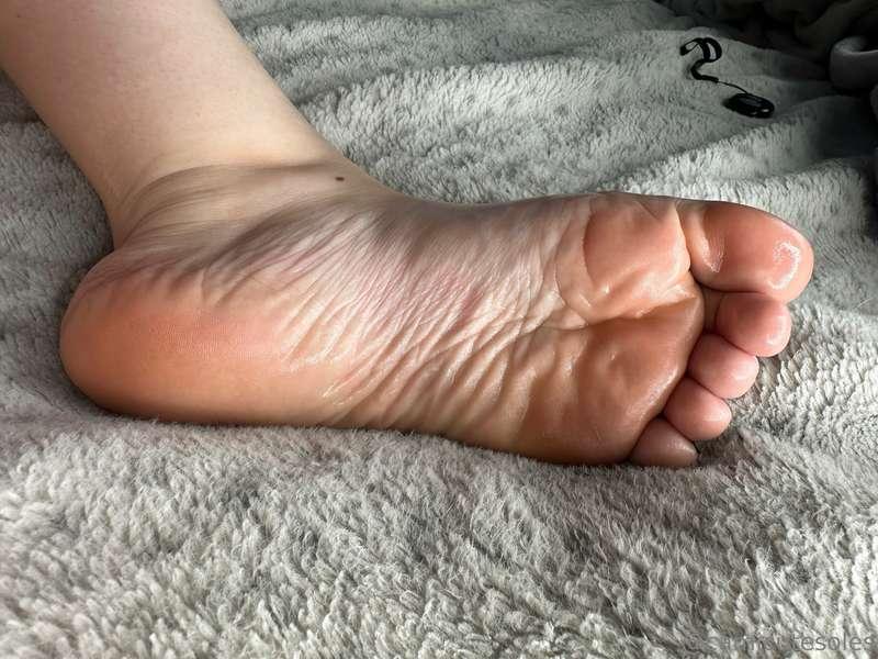A women’s foot is a gift from heaven 😇
