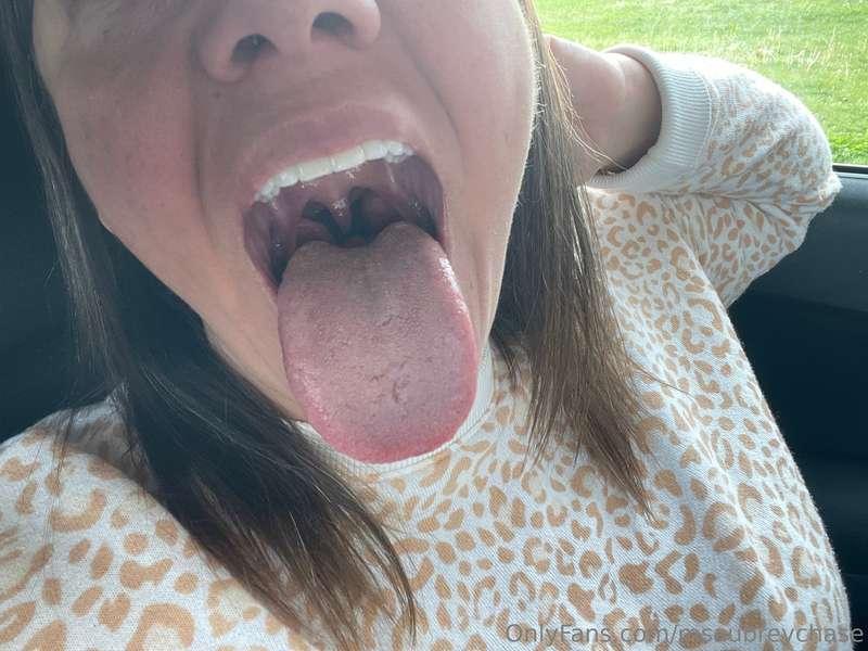 🌿👅💕
