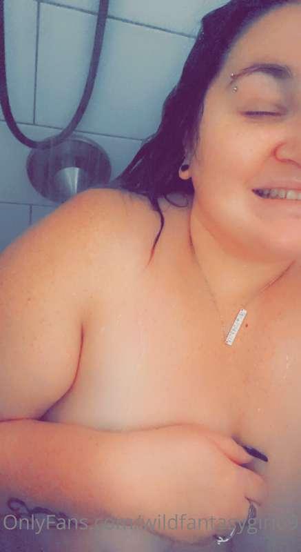 Join me in my shower 🥵