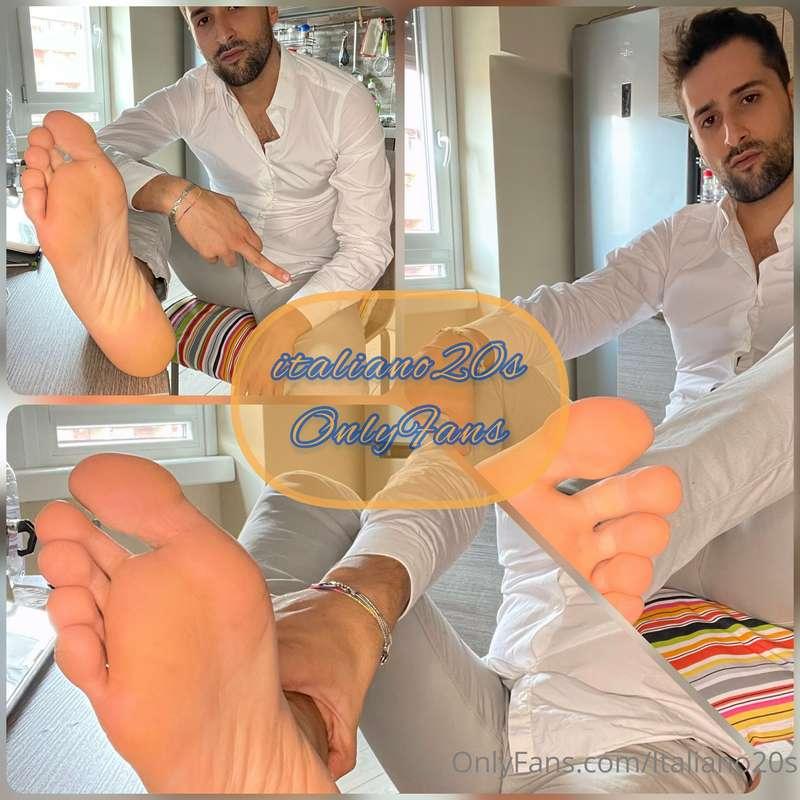 🇮🇹 Questi piedi non si leccheranno da soli 😈 ci puoi pensare..