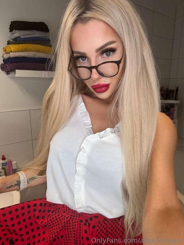 Wie gefalle ich dir eigentlich mit Brille? 🥰