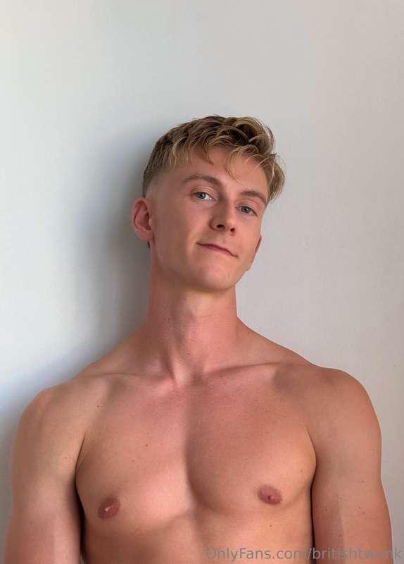 britishtwunk image #1
