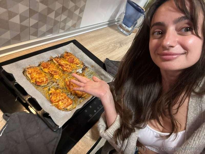 Caught myself in the middle of dinner prep… and couldn’t hel..