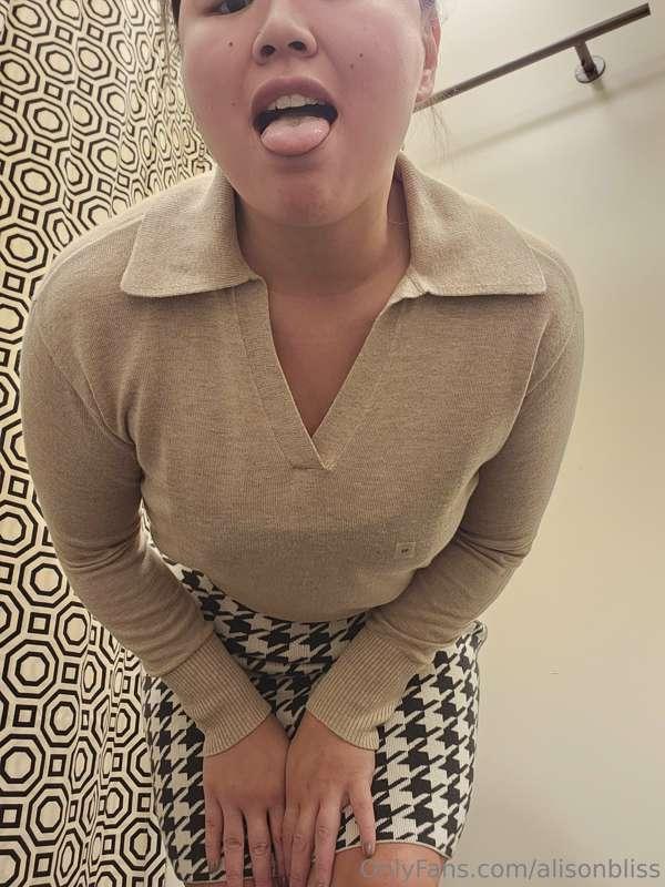 How am I looking in this outfit? Would you notice me in the ..