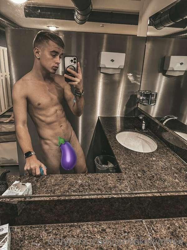 Jsem hrozně nadržený😈😈a potreboval bych pomoci s tím😘🎀 
____..