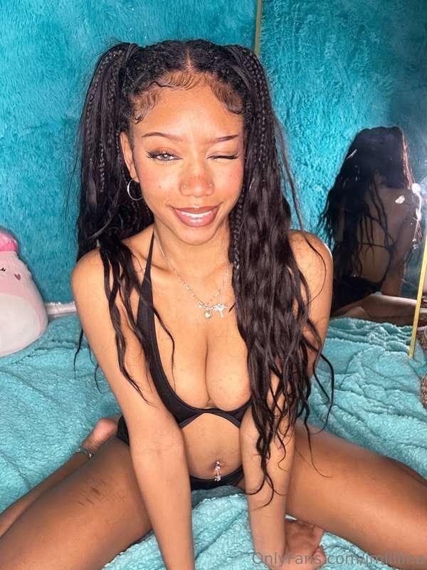 can I show you something spicy? DM me👅