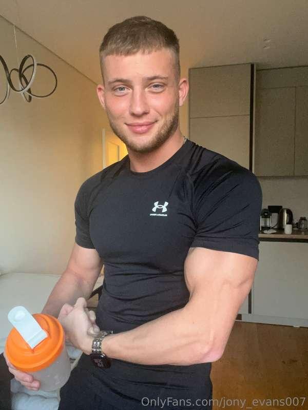 U love my shape? I know a secret cocktail that makes ur musc..