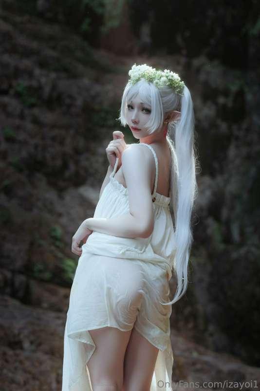 葬送的芙莉莲 主题Cosplay 图集现已发布，共27P。 Cosplay photo set Frieren: Bey..