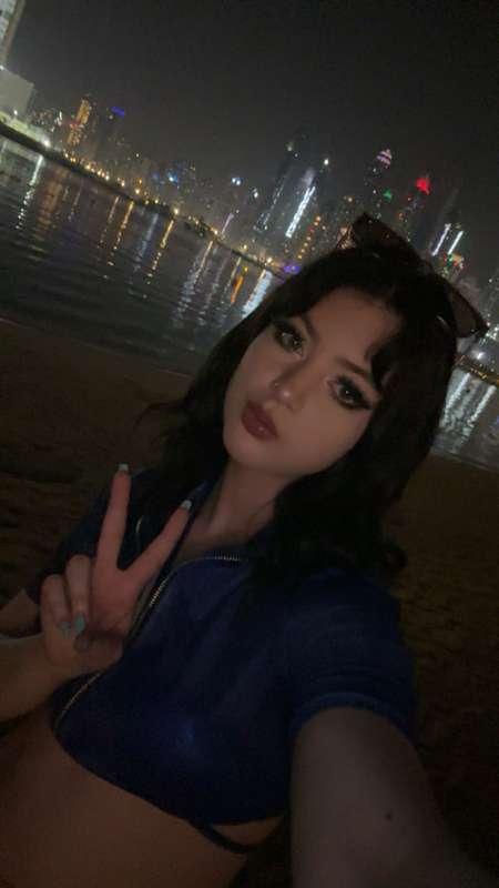 nico robin beach selfie! 