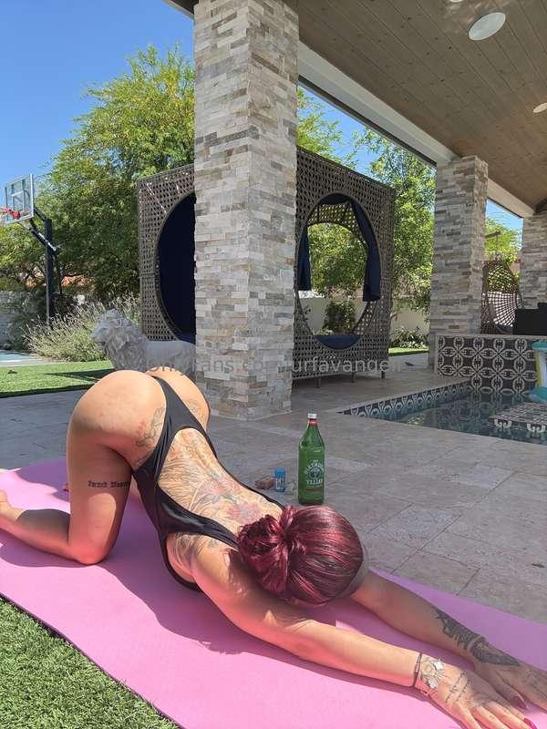 🧘🏽‍♀️