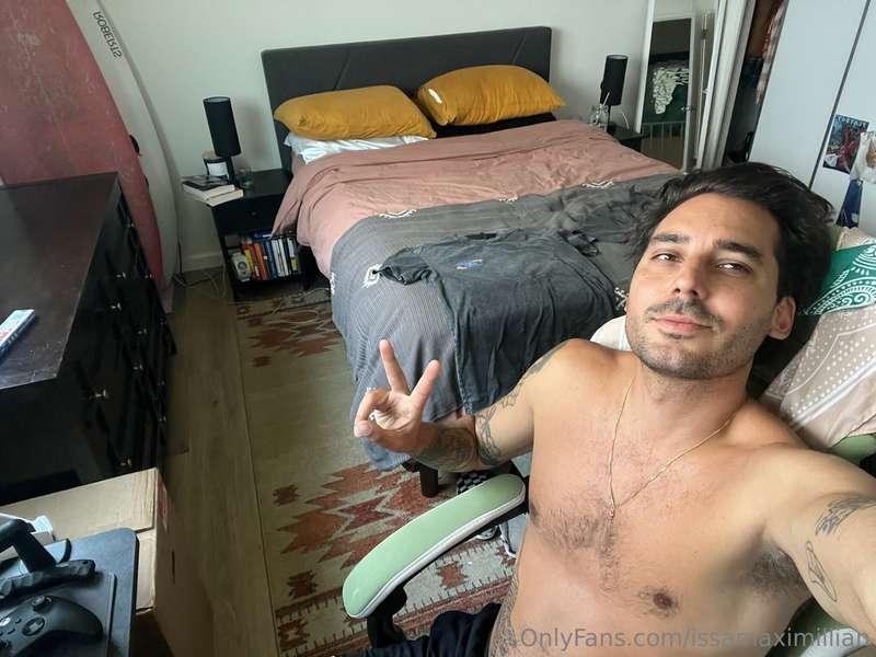 This empty bed is calling your name—care to answer? 😜