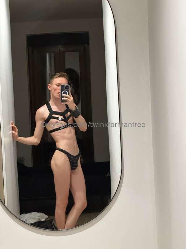 How do you like my outfit for Madrid Pride? Is it hot or too..