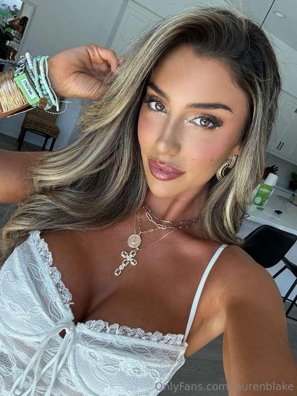 Coachella day 3 🎡 if I drunkk text you sorry hehe I'm going ..
