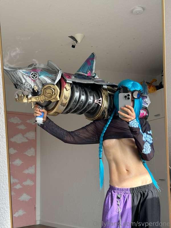Working on my special cosplay for tomorrow🩵 I hope you like ..