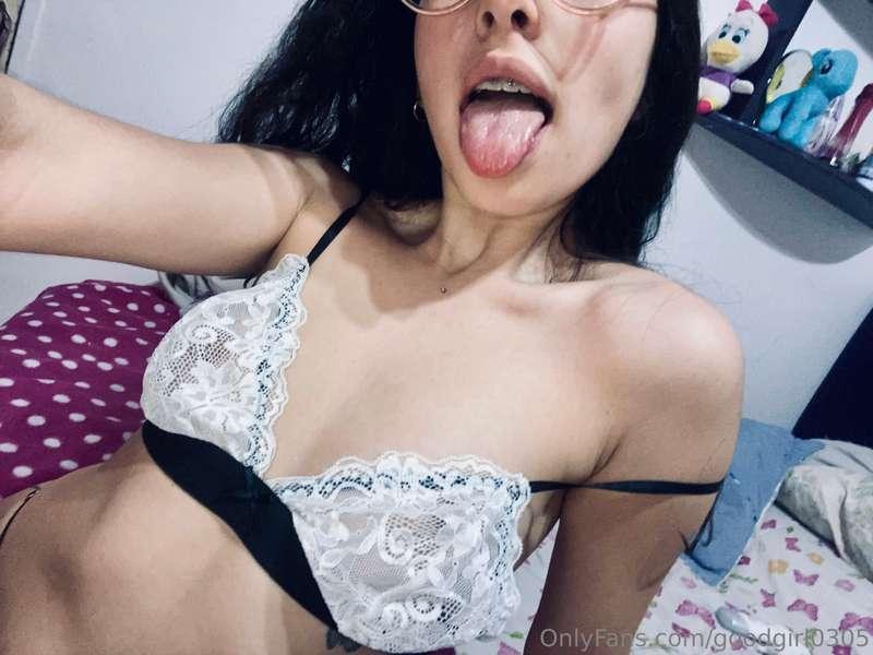 🤤my tongue is perfect for sucking