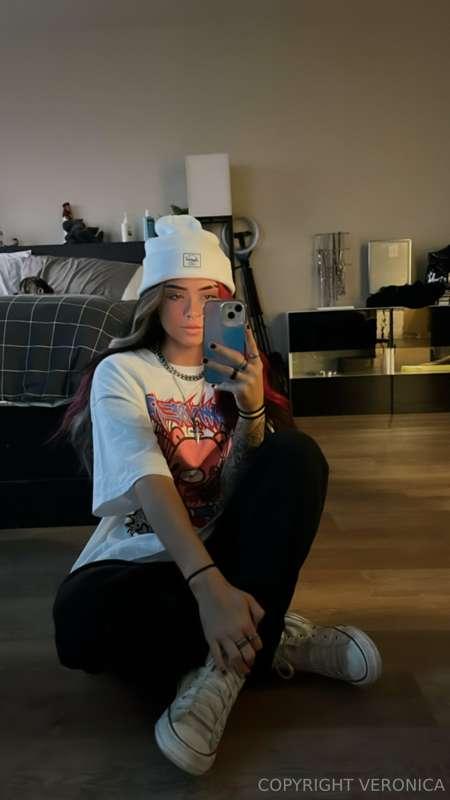 dm me ur fav thing about mee <3
