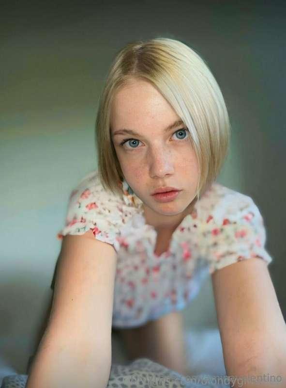 Gorgeous princess @blondygirlsweet
wants that you shove your..