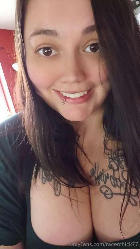 Going live in 15 minutes! Come hang out 😘 