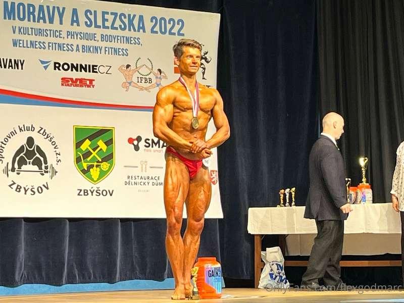 Hi , new video upload from this morning 3weeks after competi..