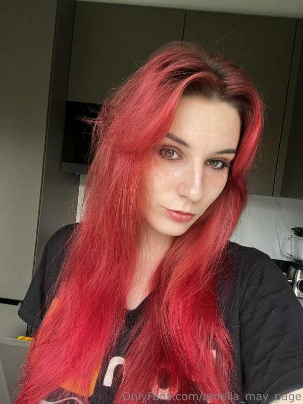 When you know you are 🔥 and are ready to show it off! 😏💄