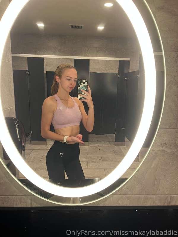 I love taking cute gym pics❤️
