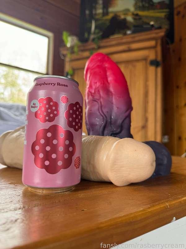 Line up! 🌺🥖🦖