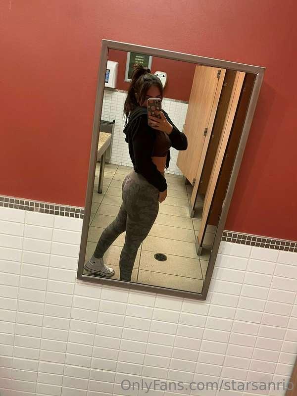 Gym grind since i have no one to grind on 😢