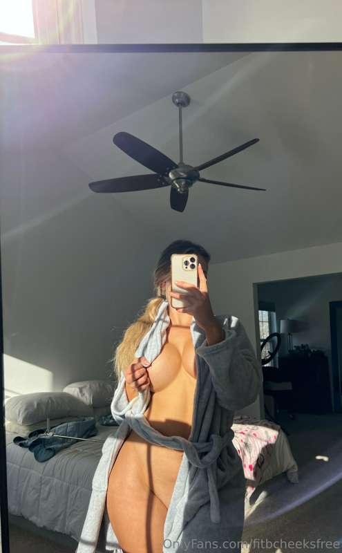 You know where to go for the good stuff 😇 @fitbcheeks