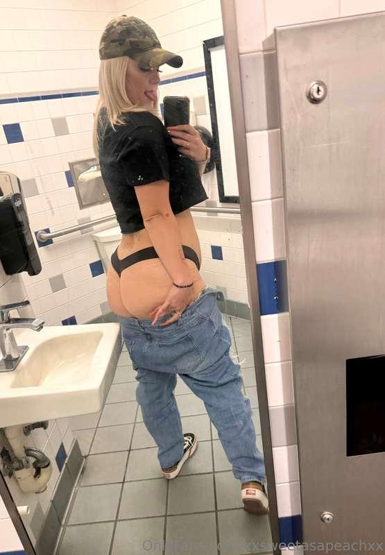 # ʙᴇᴇɴ ᴛʀᴀᴠᴇʟɪɴɢ ᴀ ʟᴏᴛ ᴛʜᴇ ᴘᴀꜱᴛ ꜰᴇᴡ ᴅᴀʏꜱ. ꜱᴏ ʜᴇʀᴇ’ꜱ ᴍᴇ ɪɴ ᴀ ..