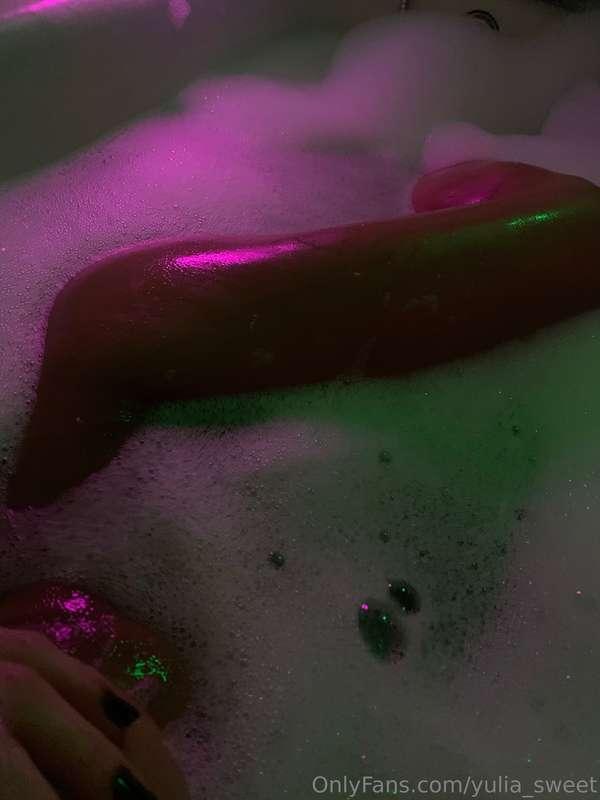 Do you want to caress my pussy in the bathroom??🌪🌪🌪