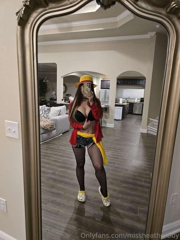 Wanna help me find the One Piece? 🏴‍☠️I'm live now 😁 heather..