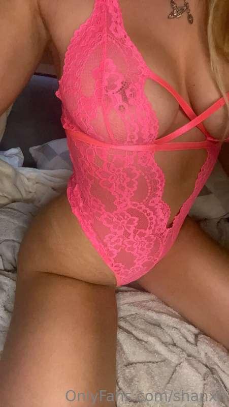 DM Me for any private requests and exclusive content 🤪🎀