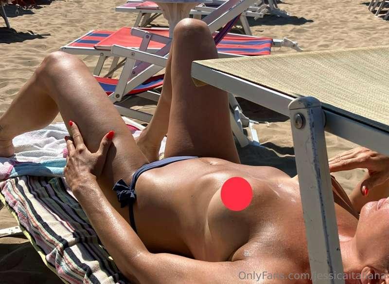 Voglia di mare, spiaggia, sole e…🫦🫦🫦💦💦💦