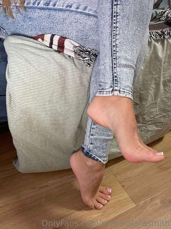 You wanna lick that soles ? 😉😏
