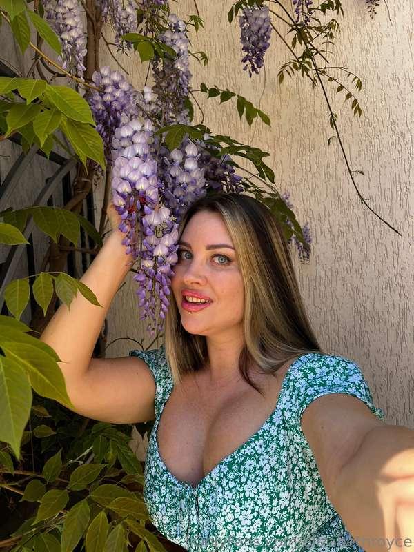 I feel like part of this blooming madness 🌸 Softness and sce..