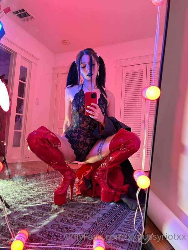 Every time you breathe, I want you to remember who owns you👠..