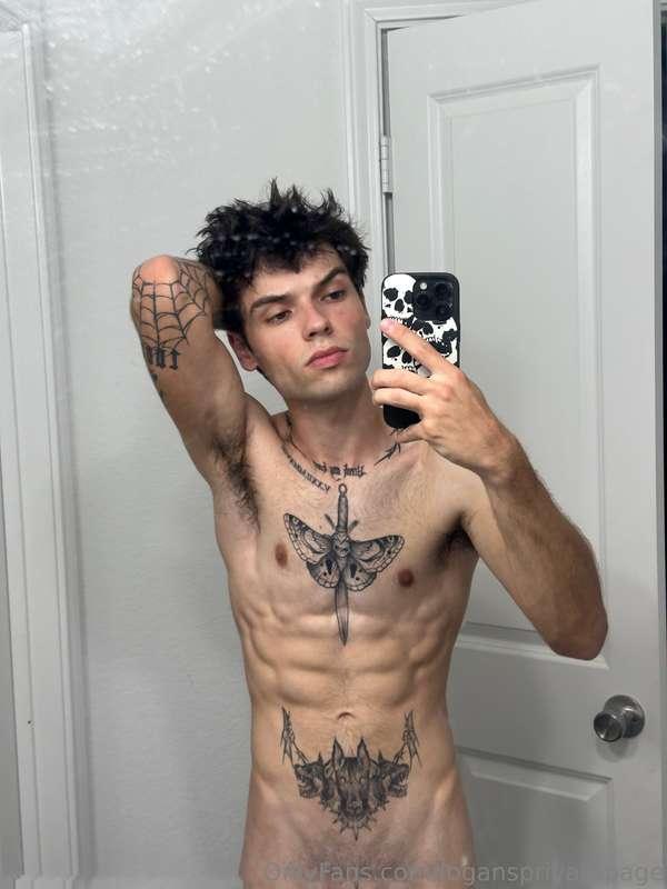 Ripped Twink with a massive cock I think that’s what you nee..