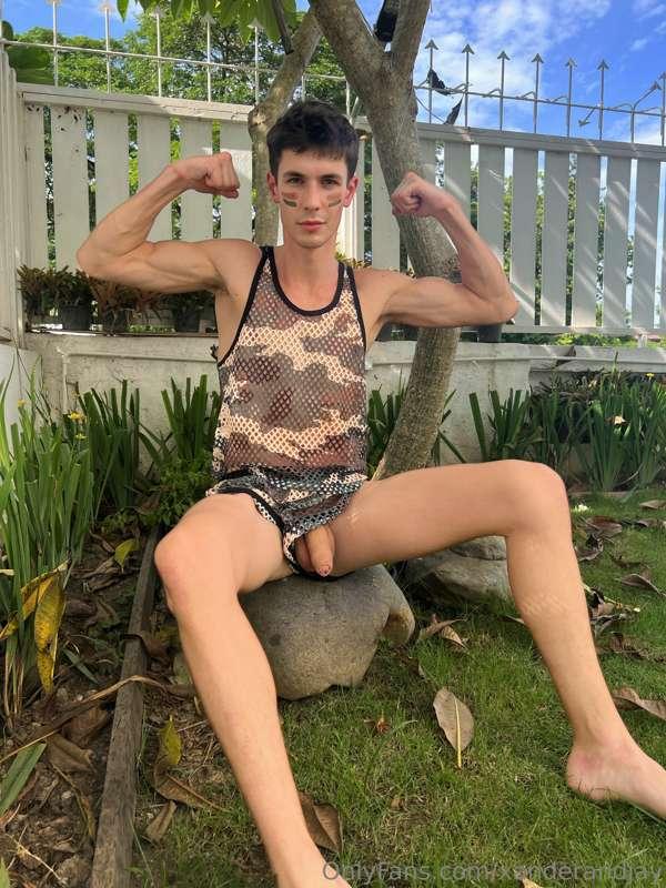 wanna roleplay? I'm a soldier that's been away from home for..