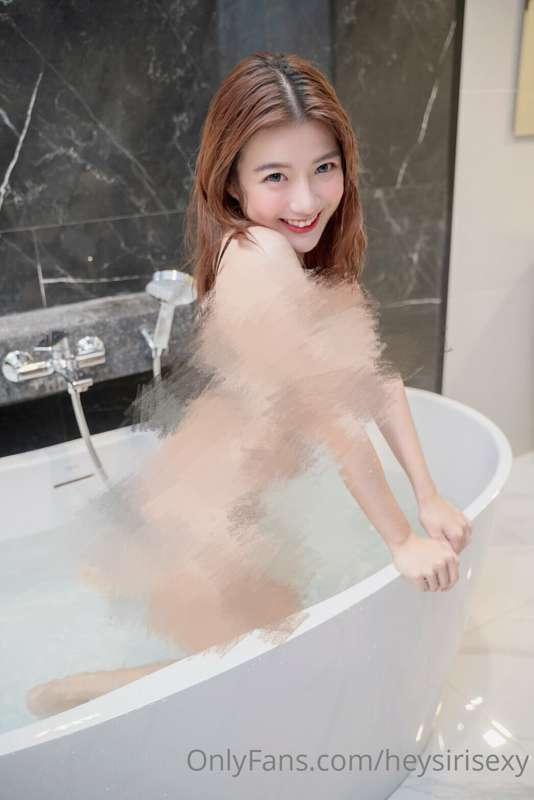 ถ้าลงอ่าง หนูจะเปียกไหม
Do you want to see my wet?

#ลงอ่างแ..