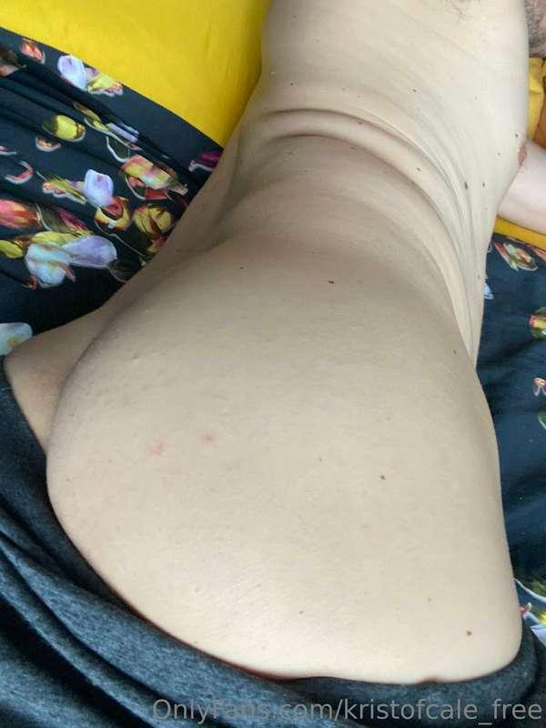 Some ass for the booty lovers!