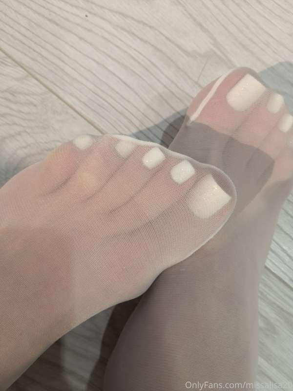 White toes white nylons
